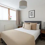 4 Bed Flat Near King\'S Road